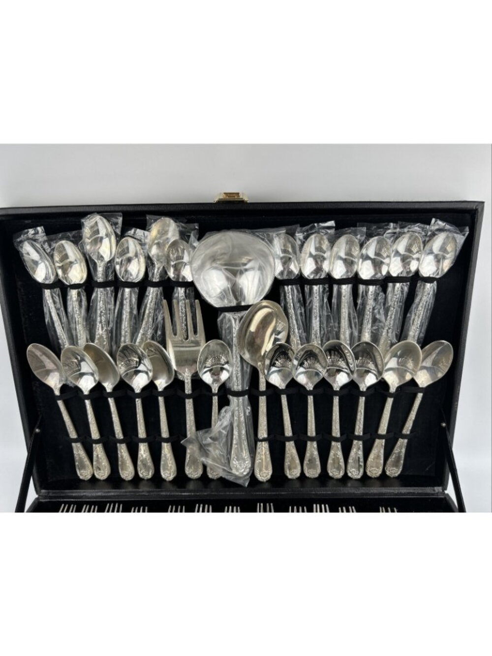 Wm. Rogers & Son Silverware Set Preowned 63 Pieces (Enchanted Rose) - Picture 3 of 14
